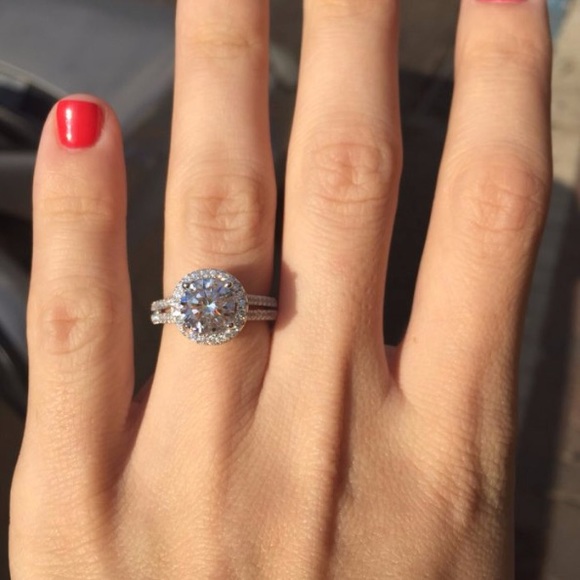 ⬇️ PRICE DROP The Ultimate Engagement Ring - Picture 4 of 5